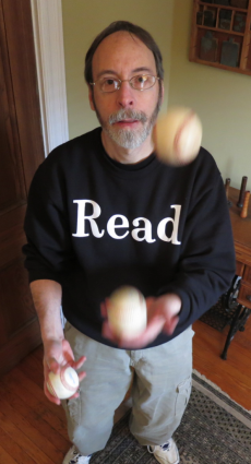 Dan Gutman juggling